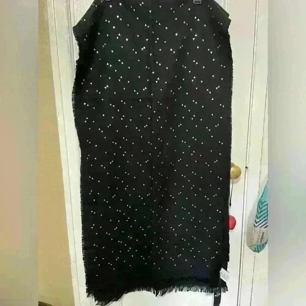 Hollister Shawl - Picture 2 of 4